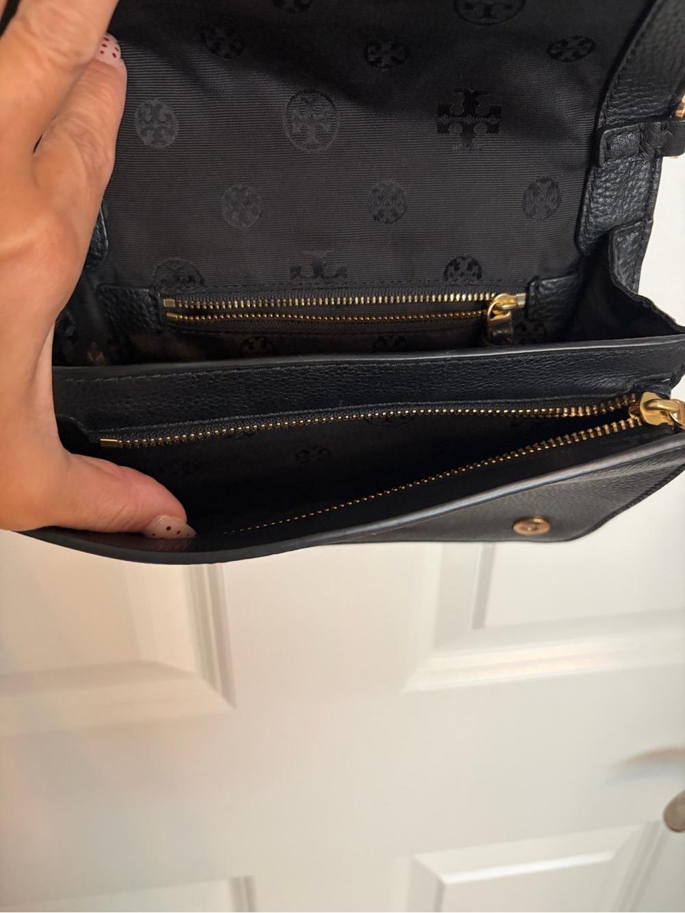 Tory Burch Black Crossbody Bag with Gold Logo - Picture 5 of 9